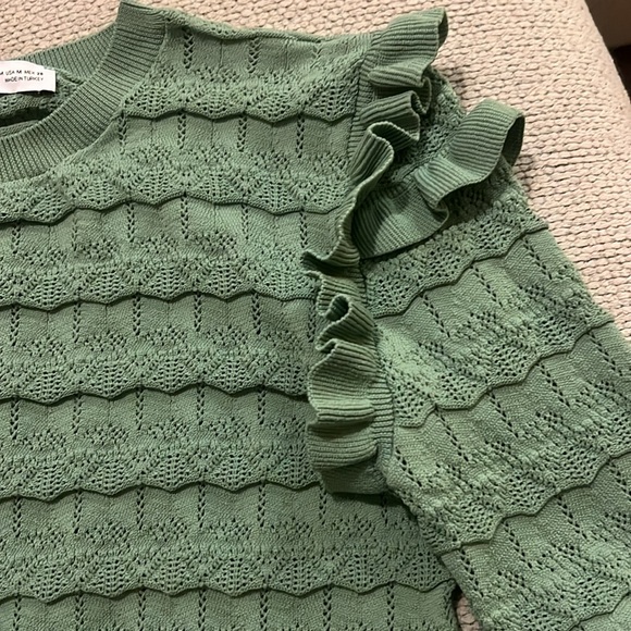 Zara Green Knit Top with Ruffled Shoulders - Picture 5 of 6